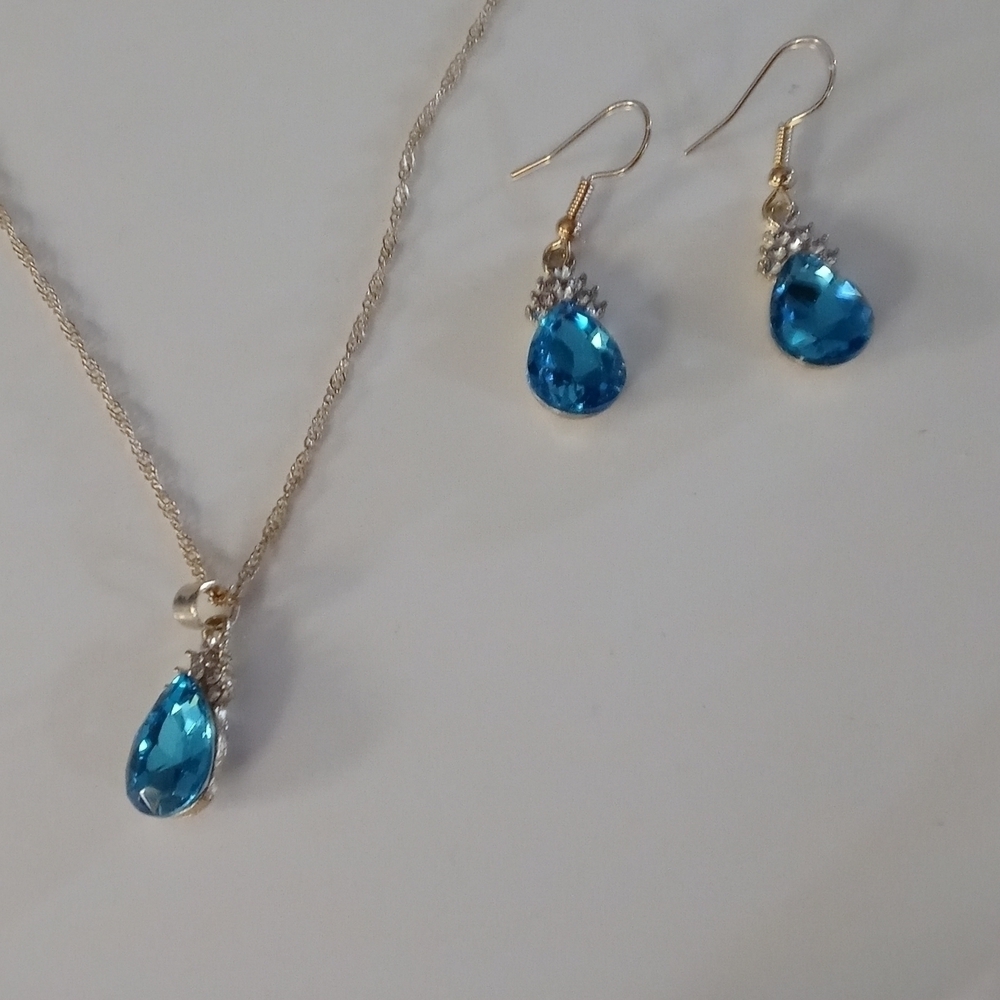 Necklace set ,earrings set 14 k gold plated turquoise Rhinestone